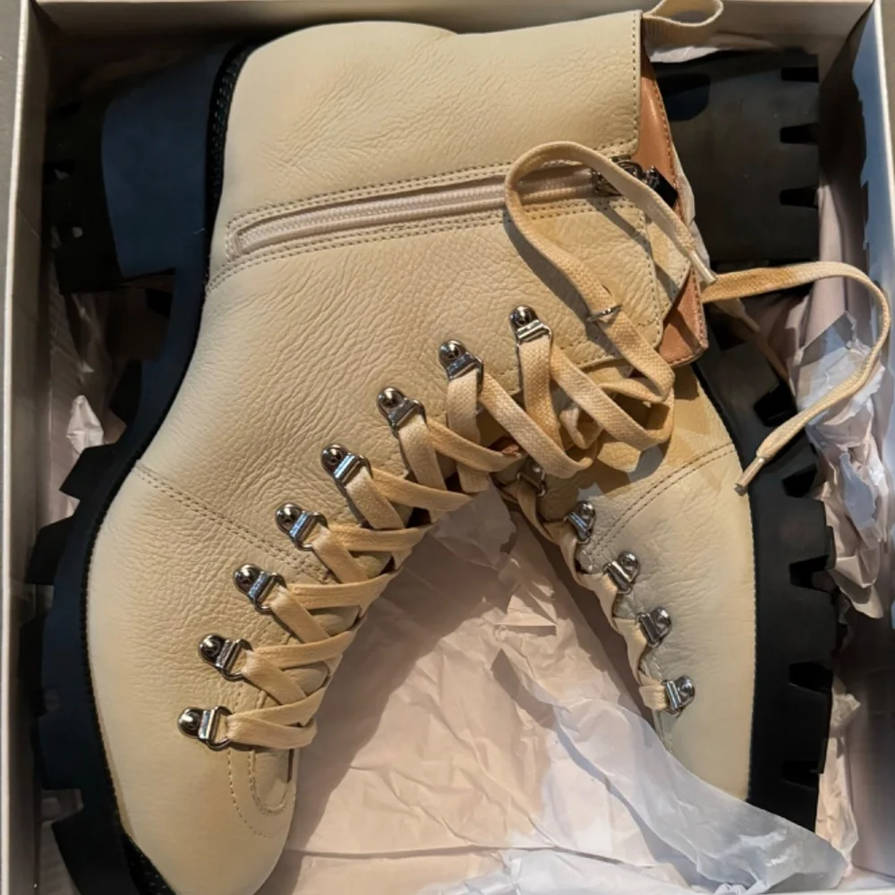 Schutz New Xayene Leather Bootie size 11 - Picture 2 of 3